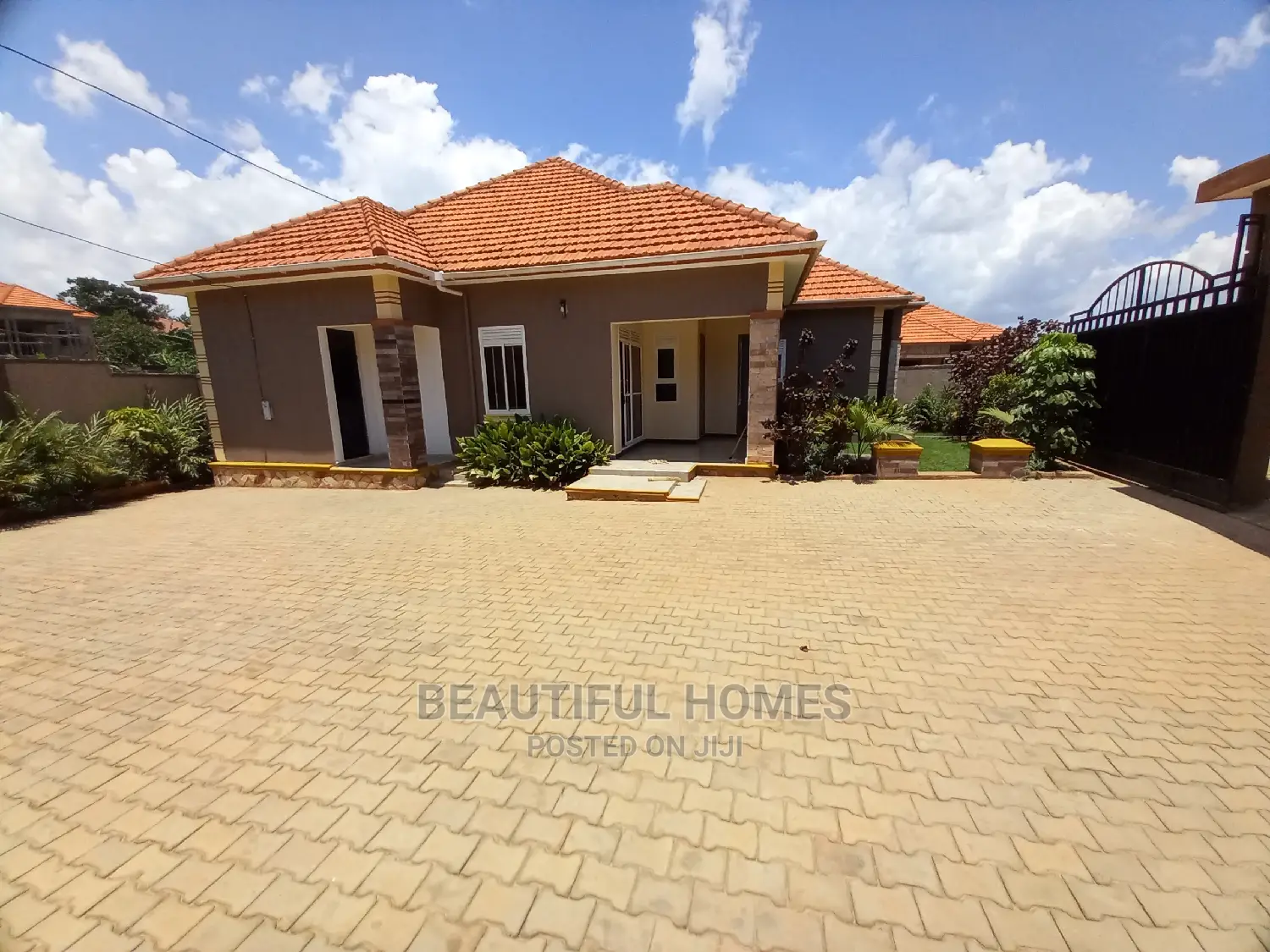 Furnished 4bdrm House in Gated Tarmack Estate, Kira for Sale