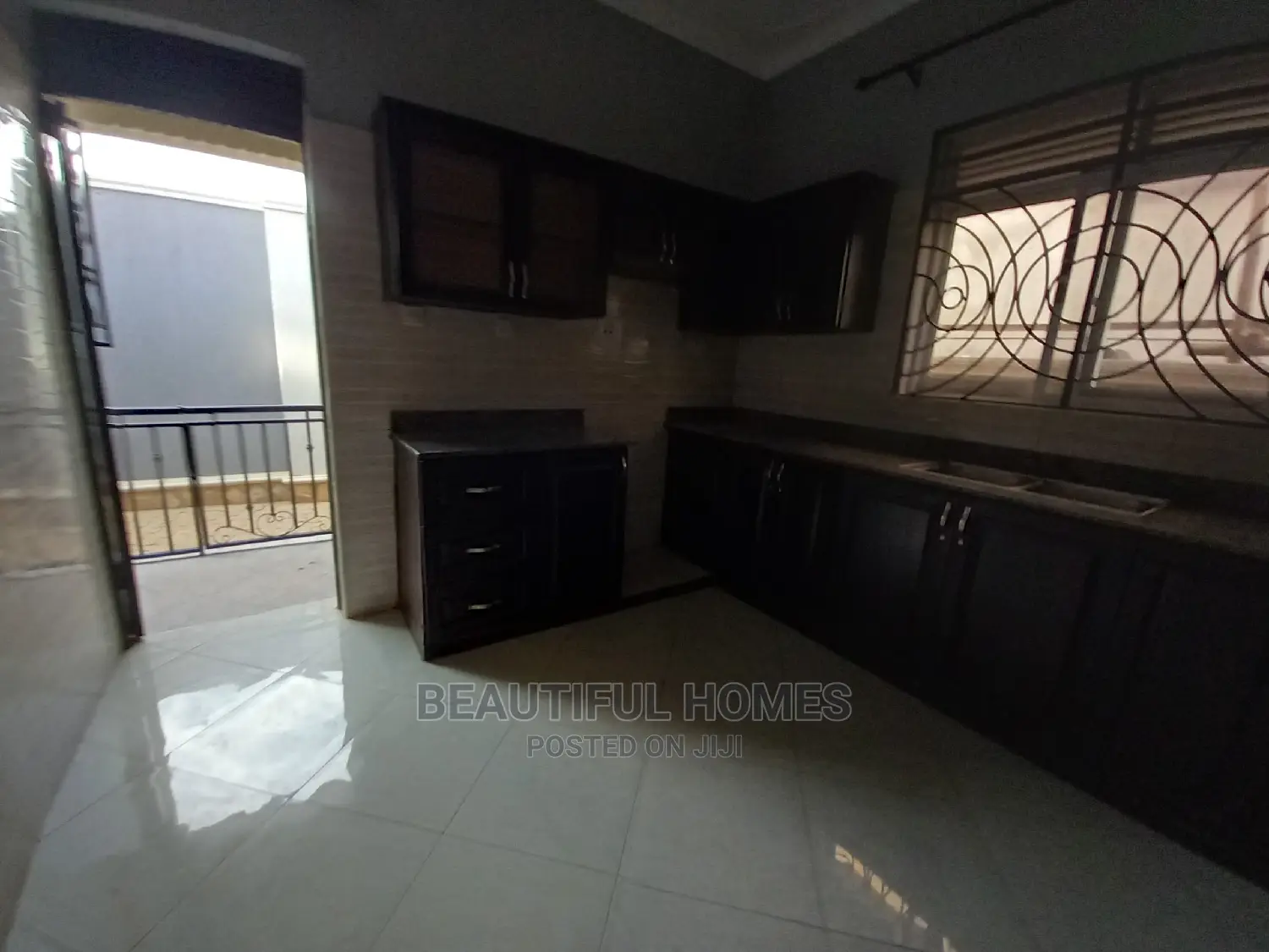 Furnished 4bdrm House in Kira for Sale