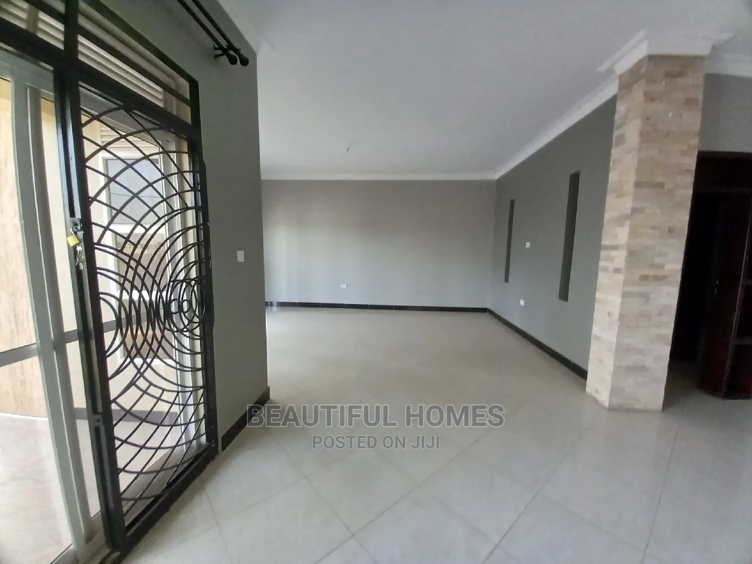 Furnished 4bdrm House in Kira for Sale