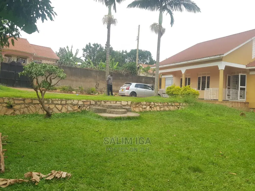 4bdrm Bungalow in Kololo Property, Central Division for Rent