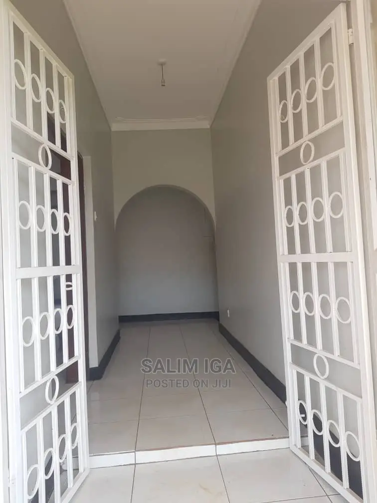4bdrm Bungalow in Kololo Property, Central Division for Rent