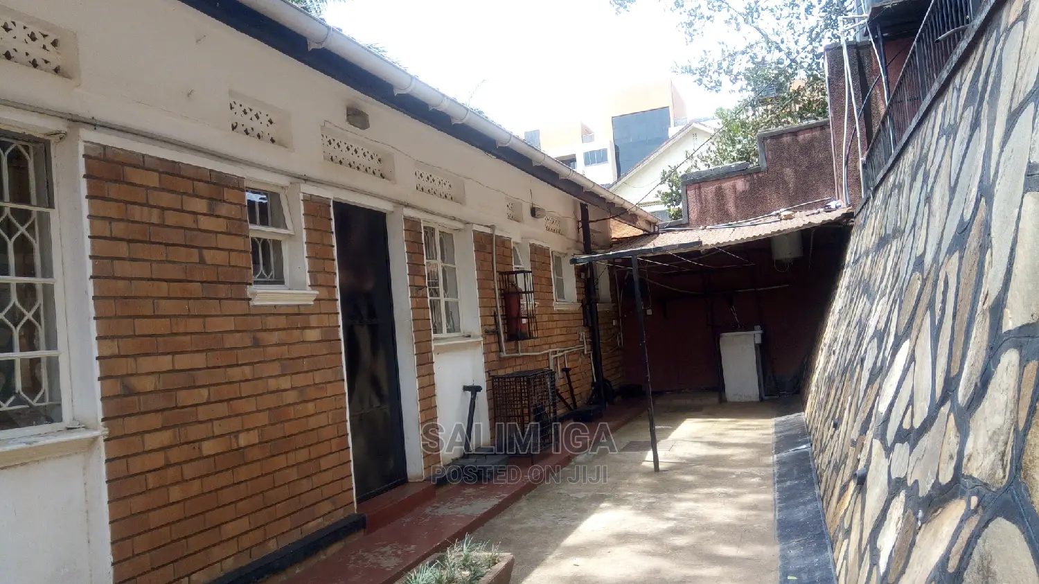 4bdrm Bungalow in Kololo Property, Central Division for Rent