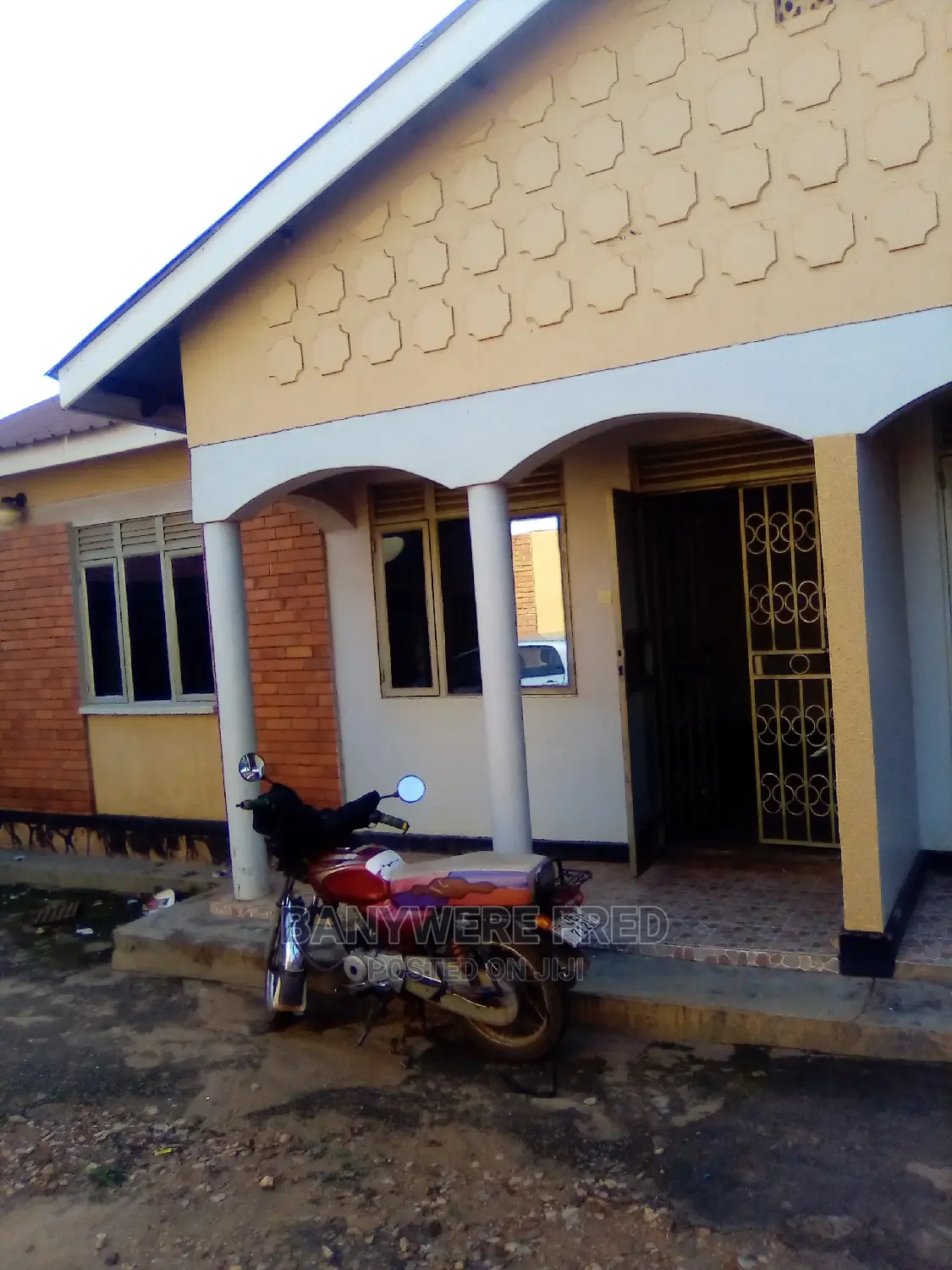 Furnished 2bdrm Bungalow in Kira for Rent