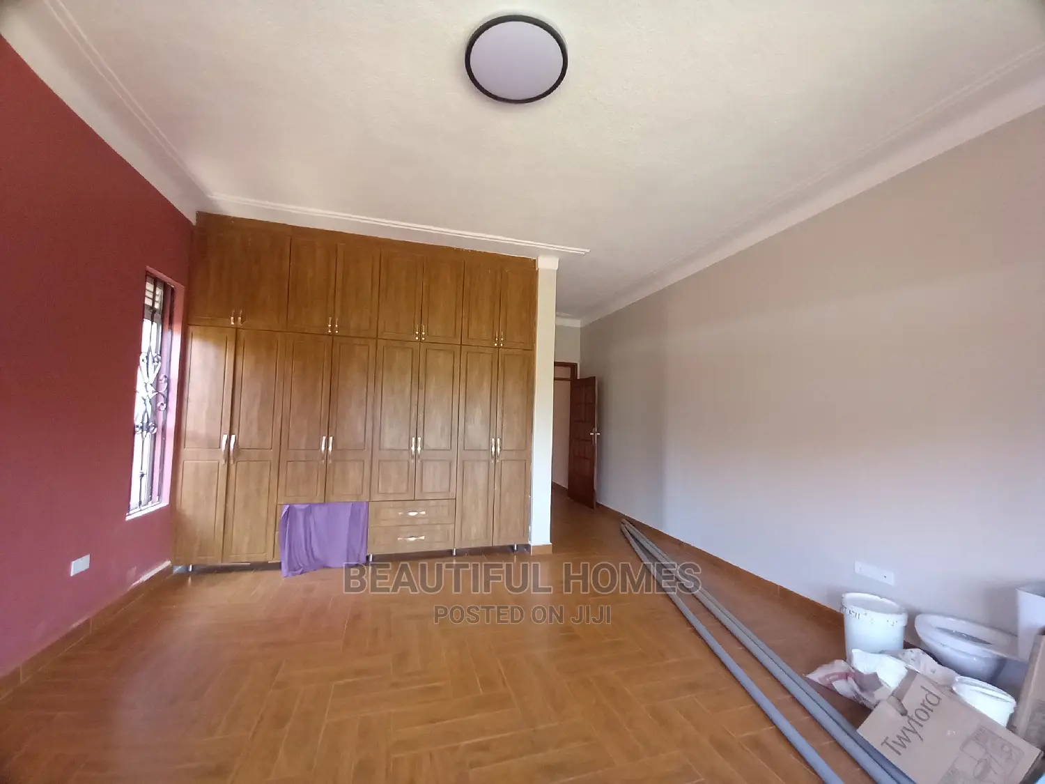 Furnished 4bdrm House in Tarmacked Estate, Kira for Sale