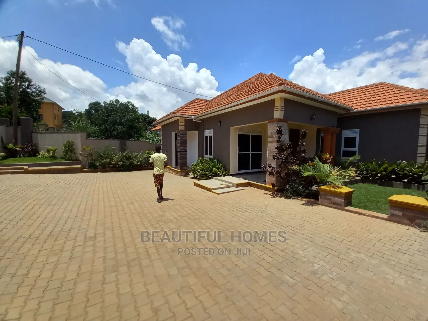 Furnished 4bdrm House in Corporate Estate, Kira for Sale