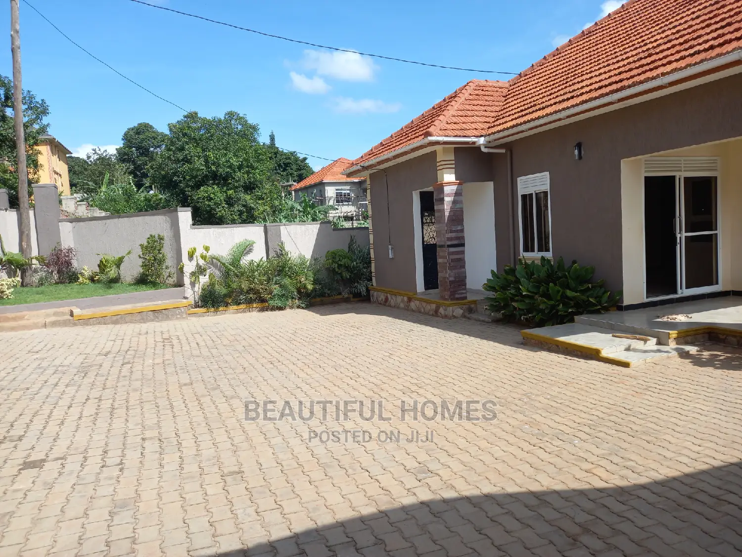 Furnished 4bdrm House in Corporate Estate, Kira for Sale