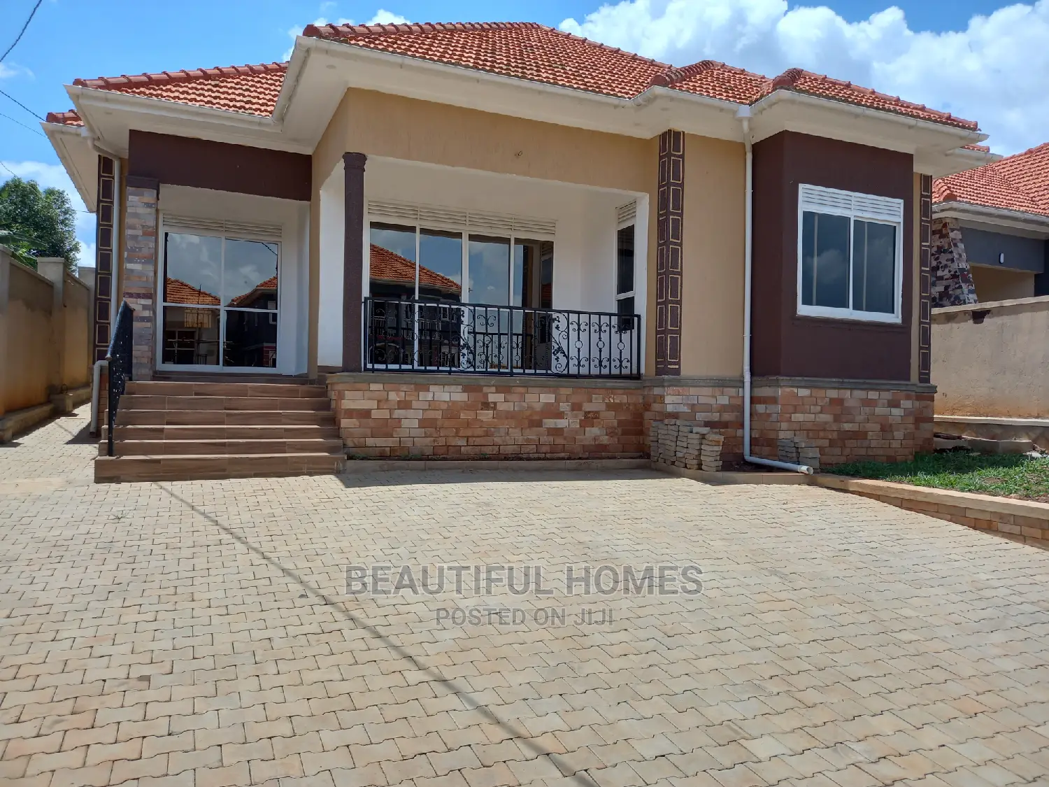 Furnished 4bdrm House in Kira Tarmacked for Sale