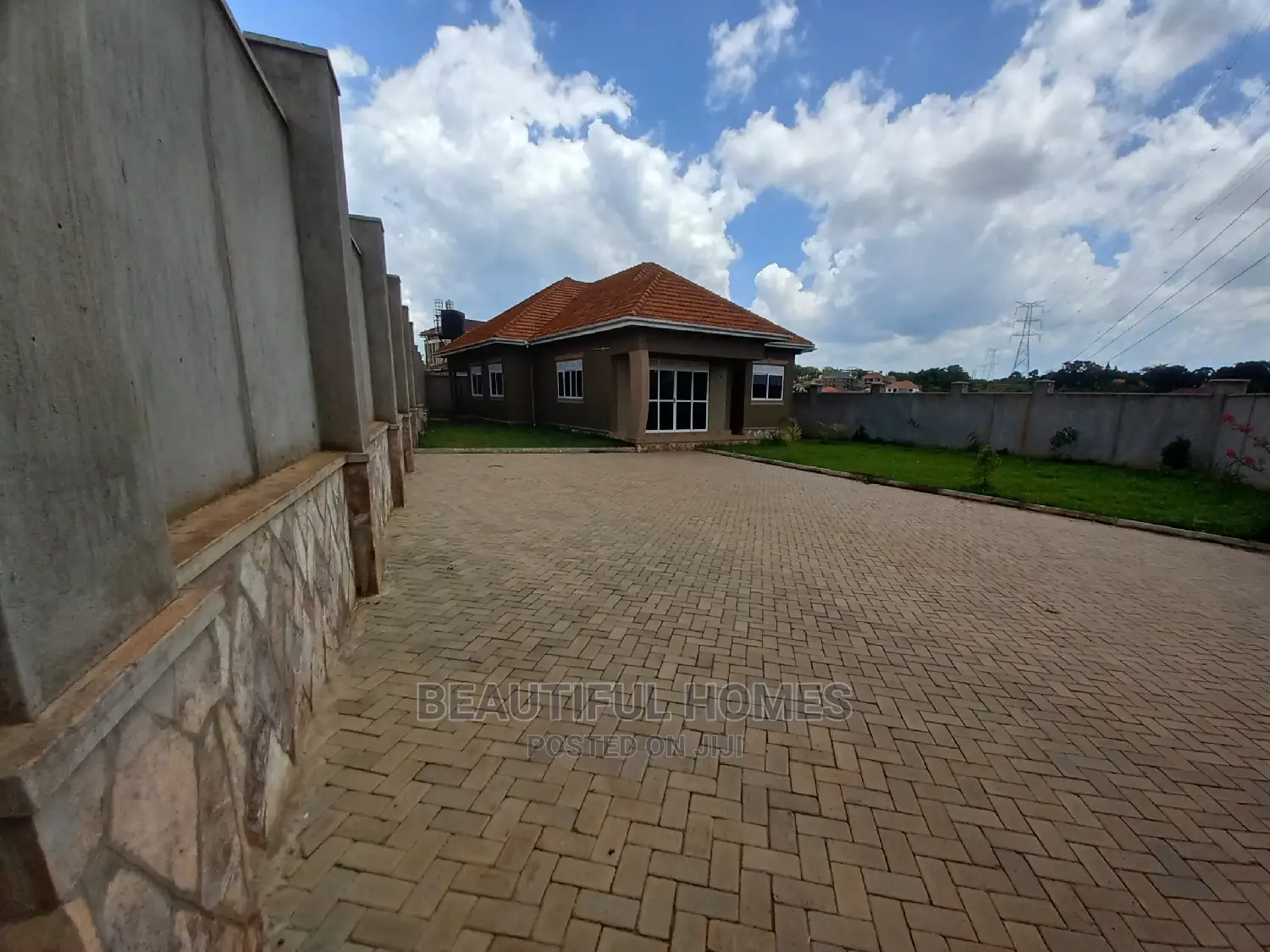 Furnished 4bdrm House in Kira Upscale for Sale