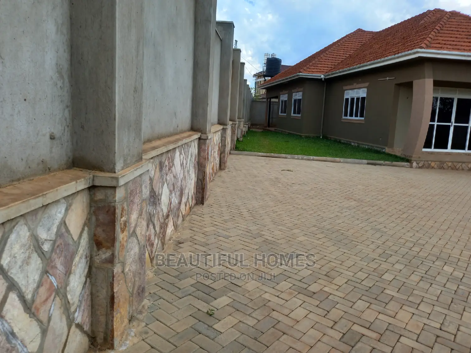 Furnished 4bdrm House in Kira Upscale for Sale