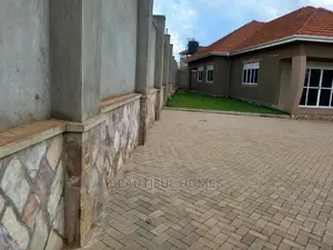 Furnished 4bdrm House in Kira Upscale for Sale
