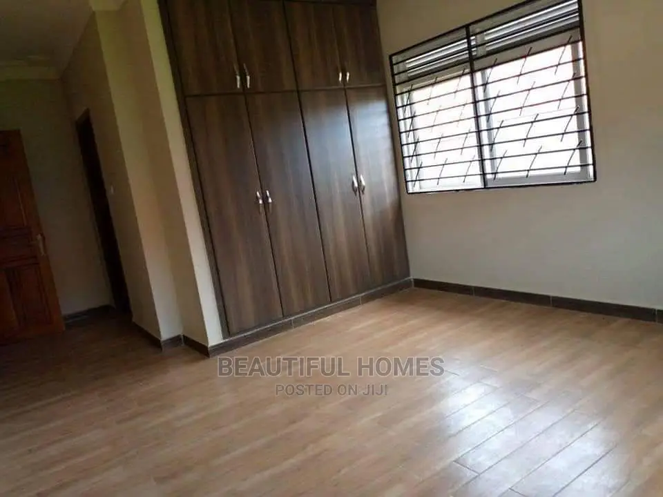 Furnished 4bdrm House in Kira Upscale for Sale