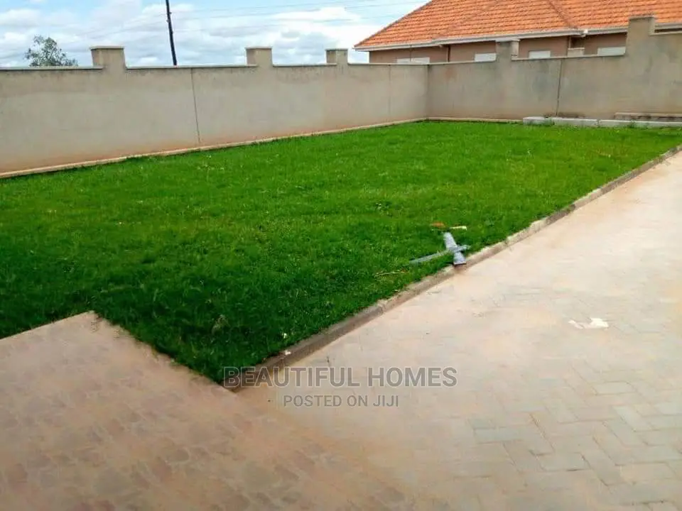 Furnished 4bdrm House in Kira Upscale for Sale