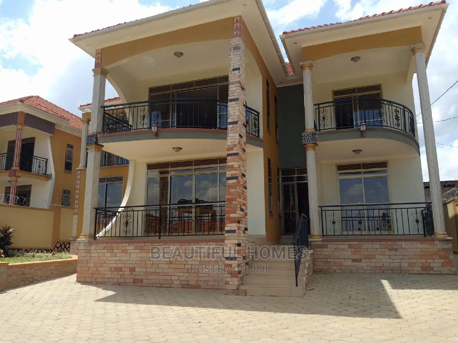 Furnished 5bdrm Duplex in Kira Gorgeous Estate, Central Division
