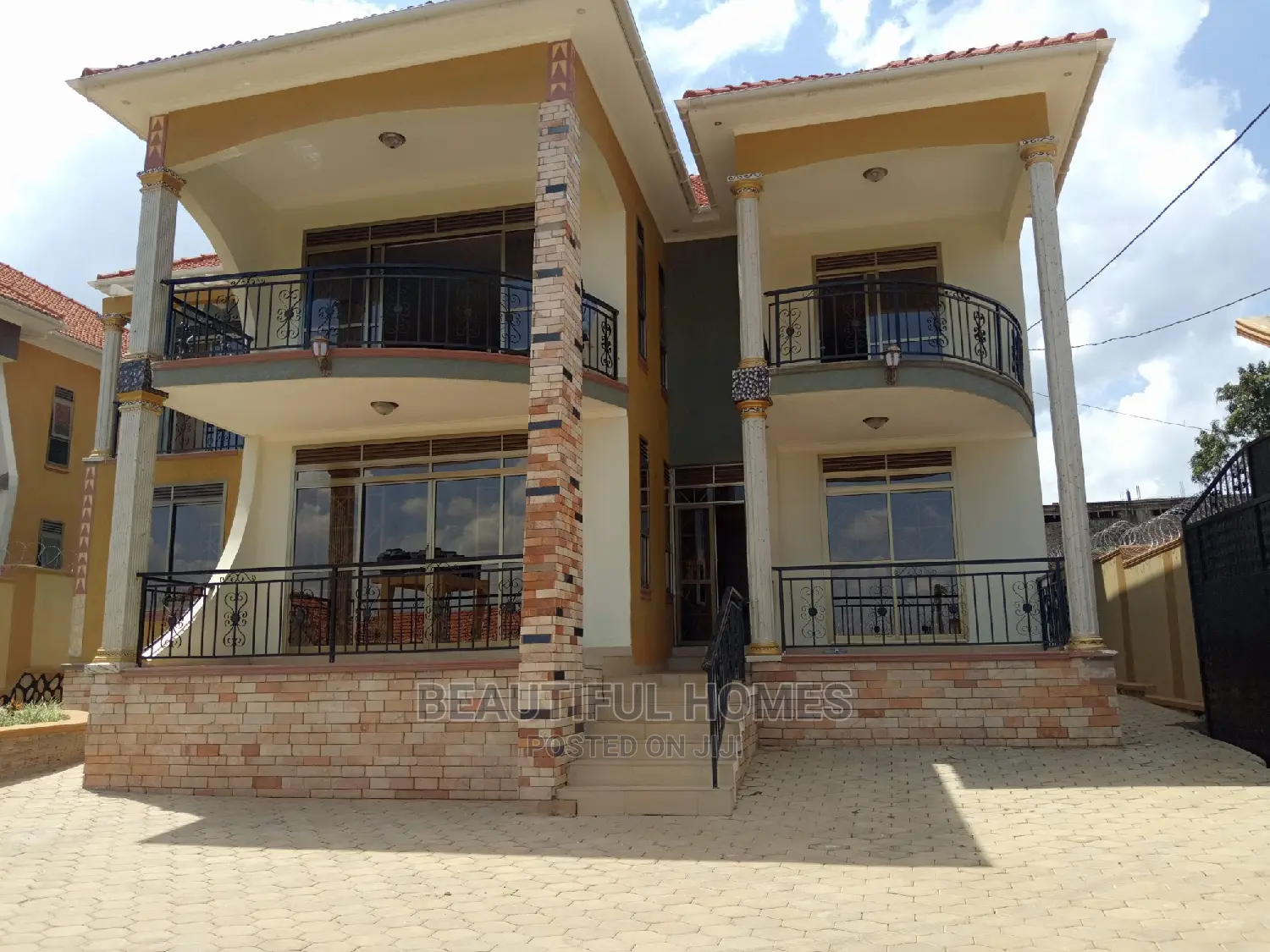 Furnished 5bdrm Duplex in Kira Gorgeous Estate, Central Division