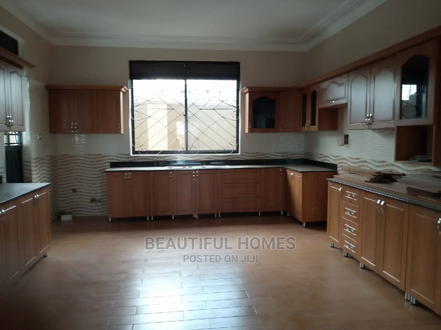 Furnished 5bdrm Duplex in Kira Gorgeous Estate, Central Division