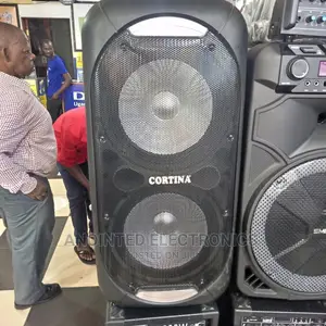 Cortina Speaker With a Microphone