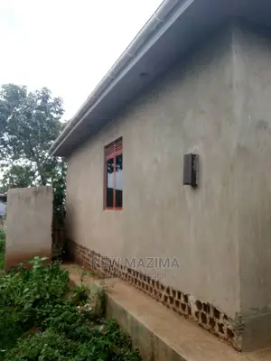 2bdrm House in Ntebe Rd Kawuku, Division a for Sale