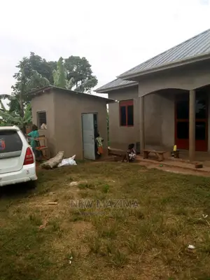 2bdrm House in Ntebe Rd Kawuku, Division a for Sale