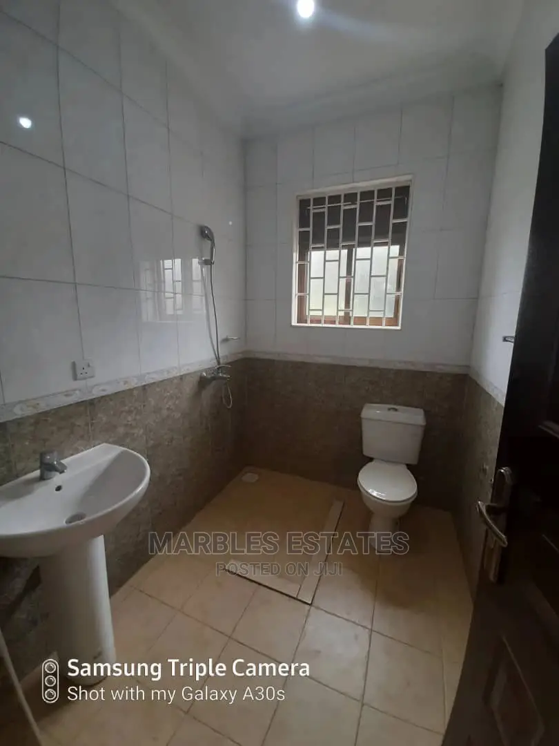 5bdrm Maisonette in Munyonyo, Central Division for Rent