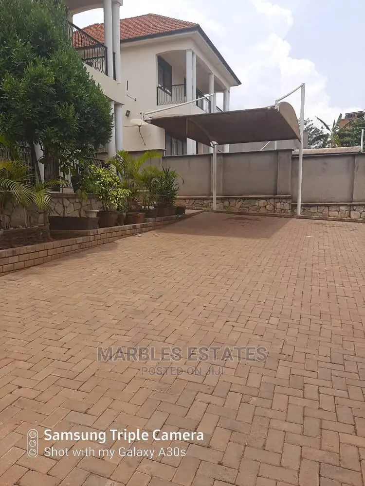 5bdrm Maisonette in Munyonyo, Central Division for Rent