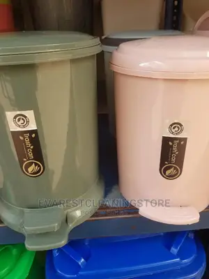 Pedal Plastic Dust Bin