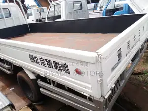 Isuzu ELF Truck 1992 White