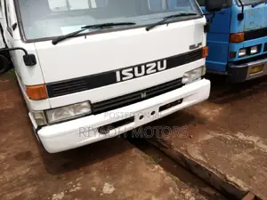 Isuzu ELF Truck 1992 White