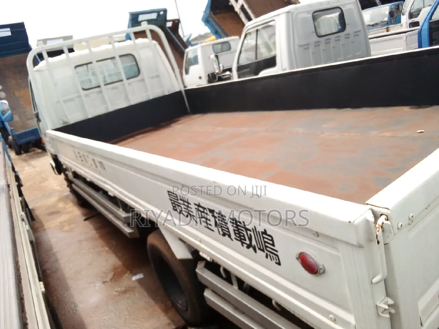 Isuzu ELF Truck 1992 White