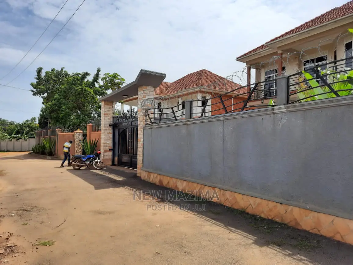 5bdrm House in Muyenga Heights, Division a for Sale