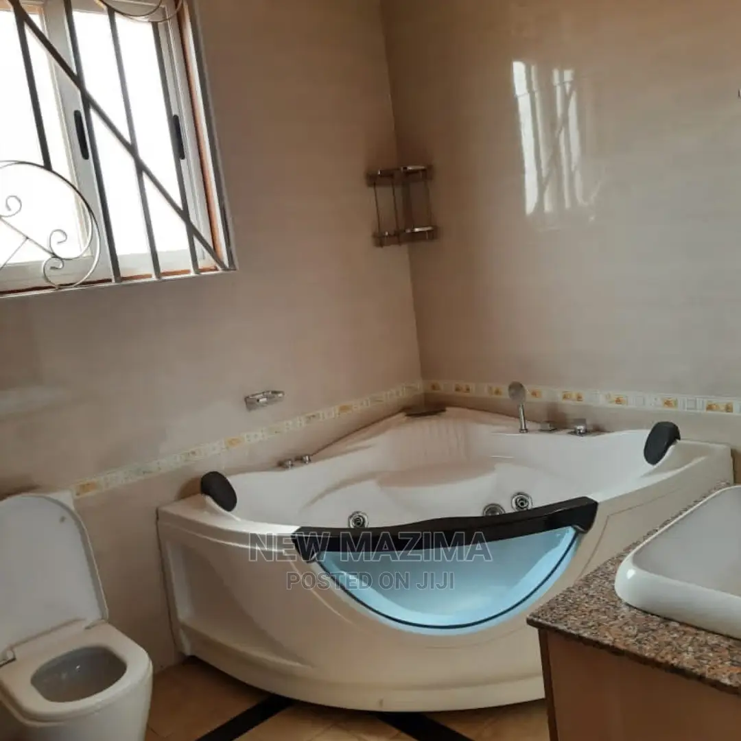5bdrm House in Muyenga Heights, Division a for Sale