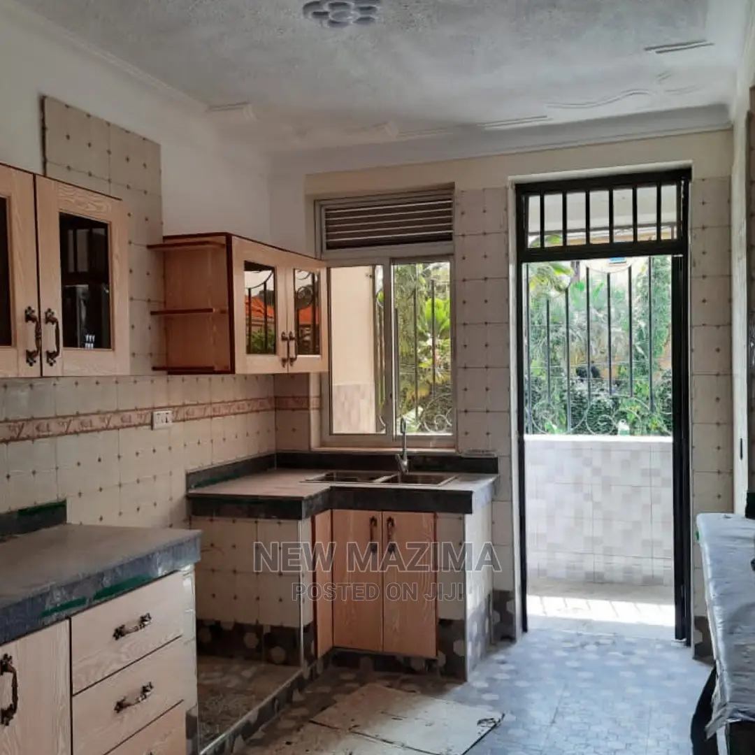 5bdrm House in Muyenga Heights, Division a for Sale
