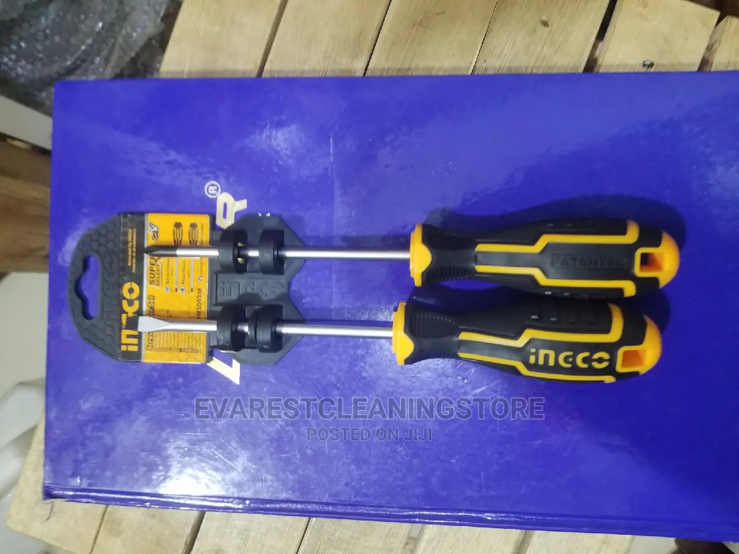 A Pair of Screw Driver Heavy Duty