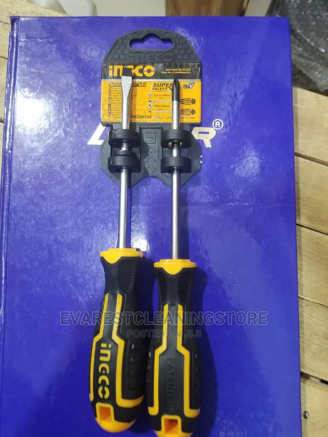 A Pair of Screw Driver Heavy Duty