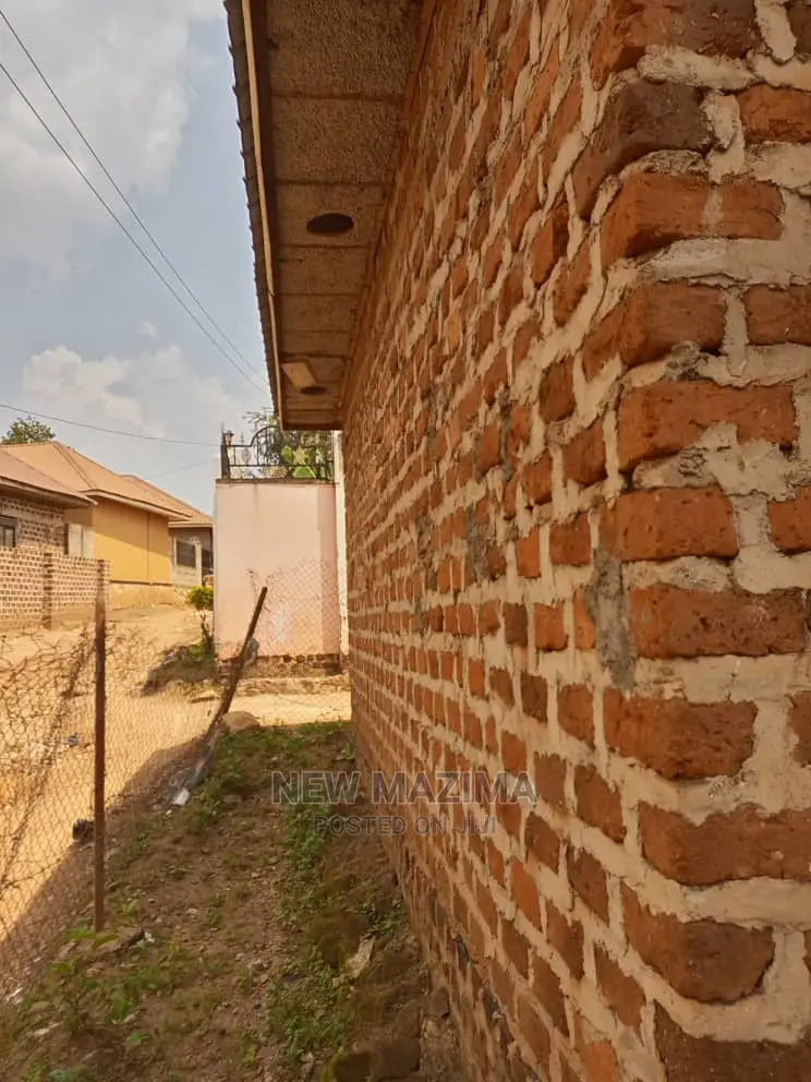 2bdrm House in Salaama Munyonyo Rd, Division a for Sale