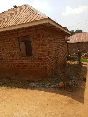 2bdrm House in Salaama Munyonyo Rd, Division a for Sale