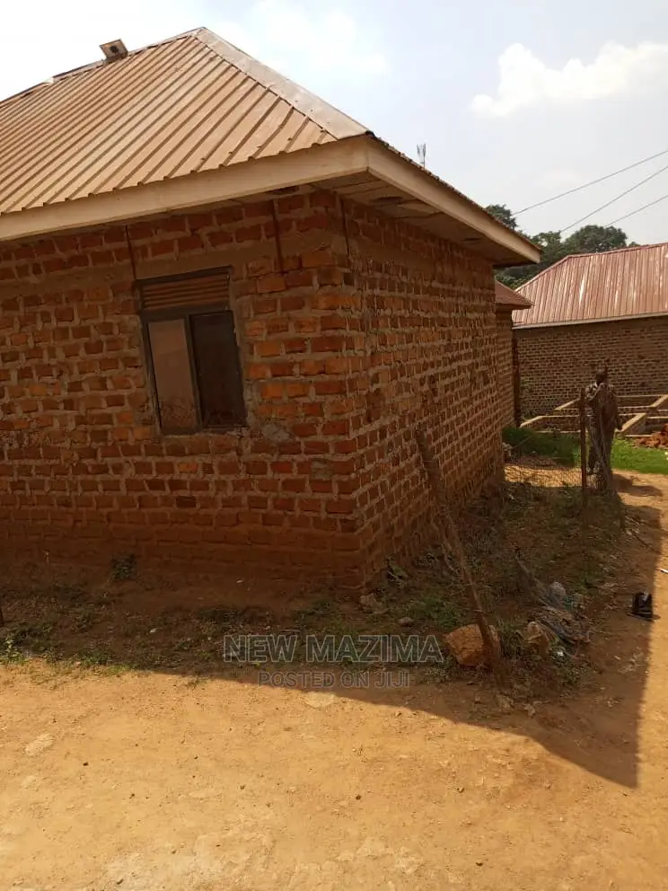 2bdrm House in Salaama Munyonyo Rd, Division a for Sale