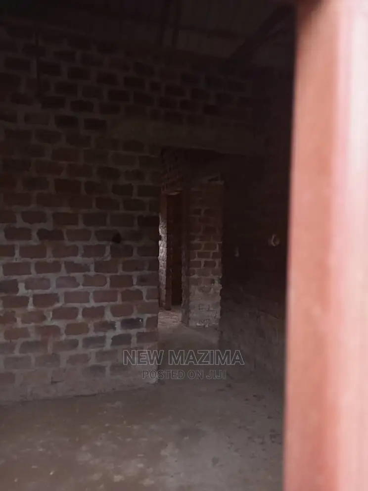 2bdrm House in Salaama Munyonyo Rd, Division a for Sale