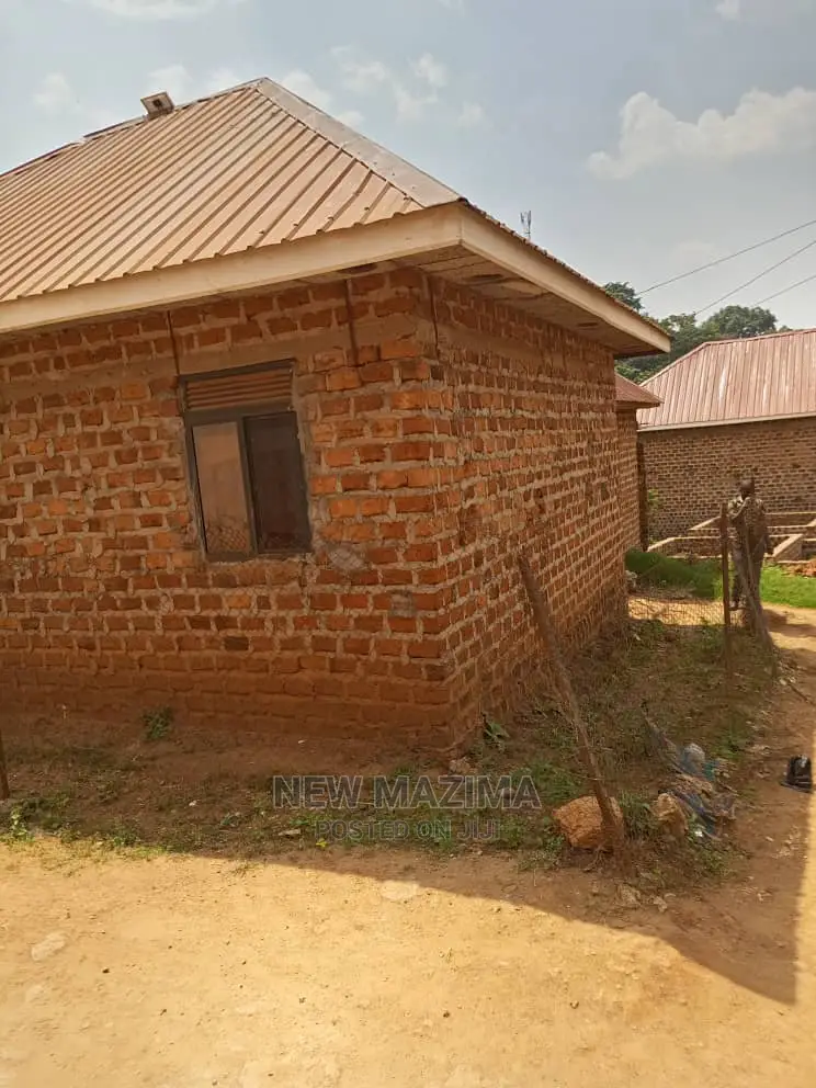 2bdrm House in Salaama Munyonyo Rd, Division a for Sale