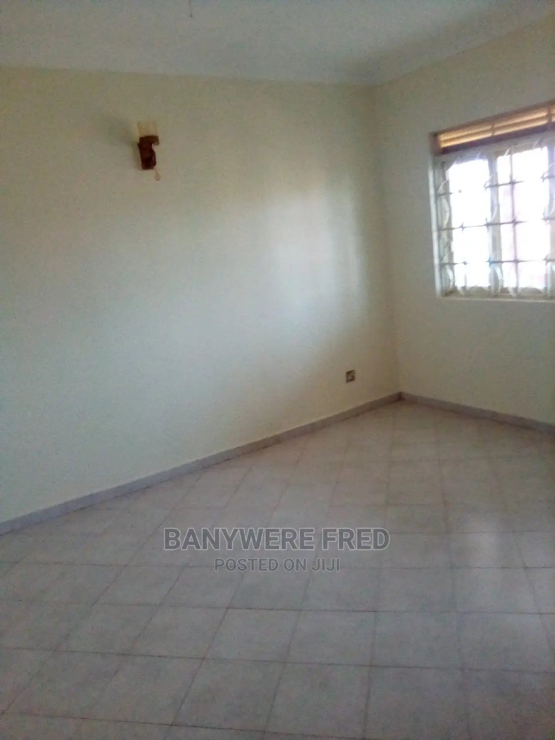 Furnished 6bdrm Apartment in Kira for Sale