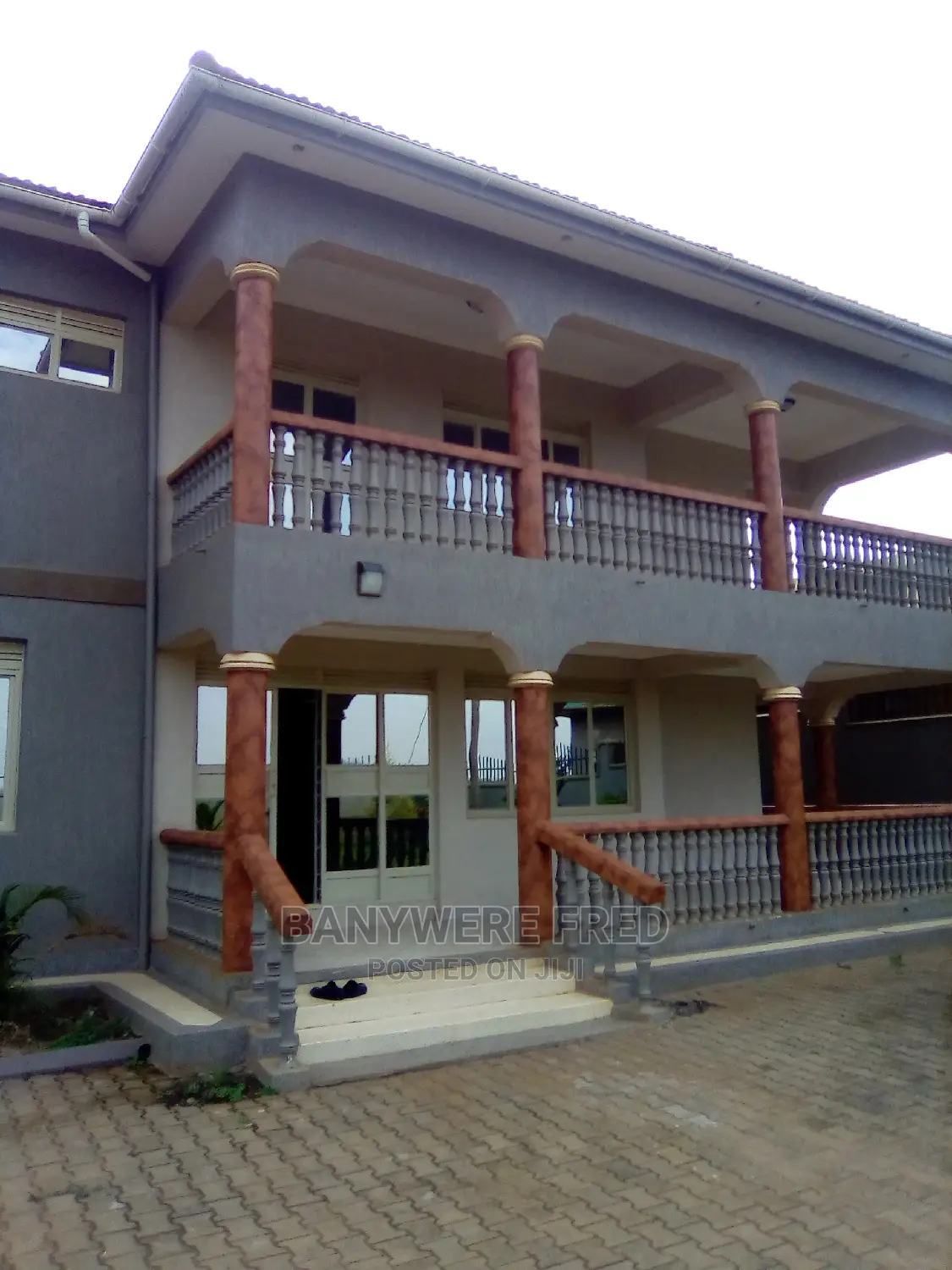 Furnished 6bdrm Apartment in Kira for Sale