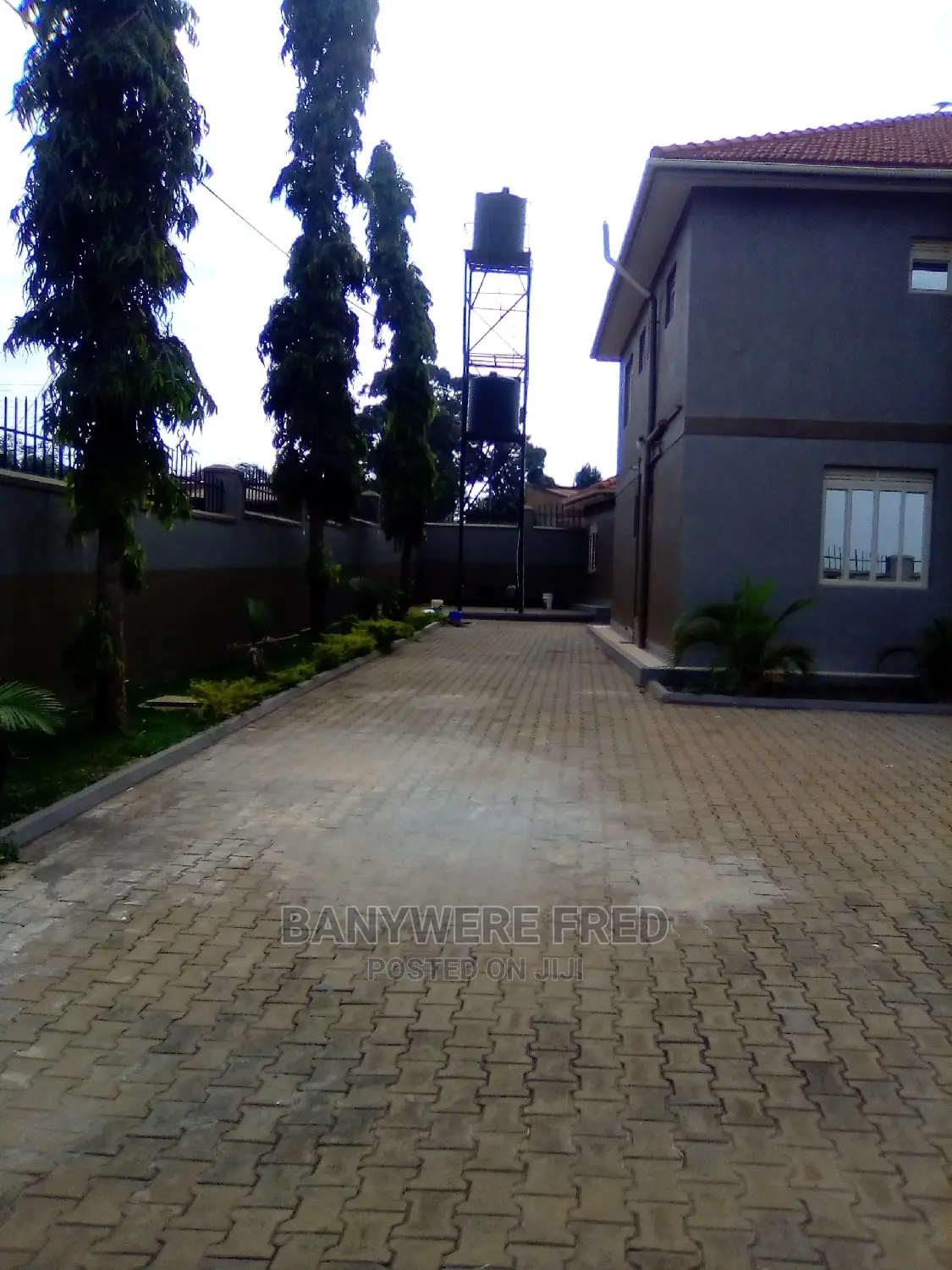 Furnished 6bdrm Apartment in Kira for Sale