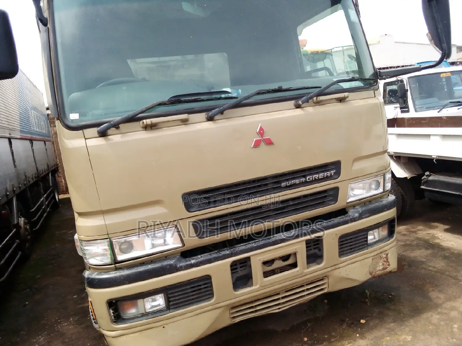 Mitsubishi Super Great 1997 Gray