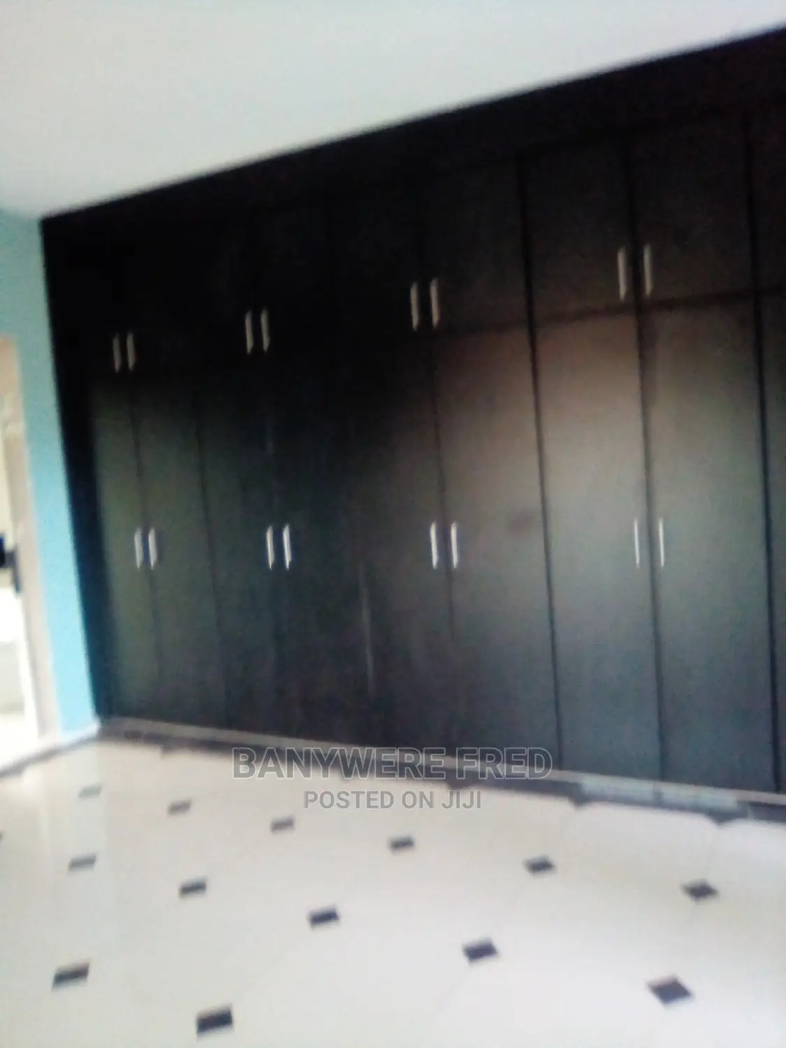 Furnished 5bdrm Apartment in Kira for Sale