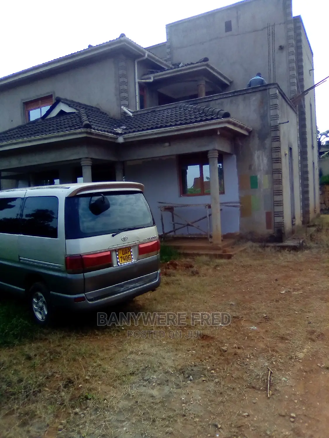 Furnished 5bdrm Apartment in Kira for Sale