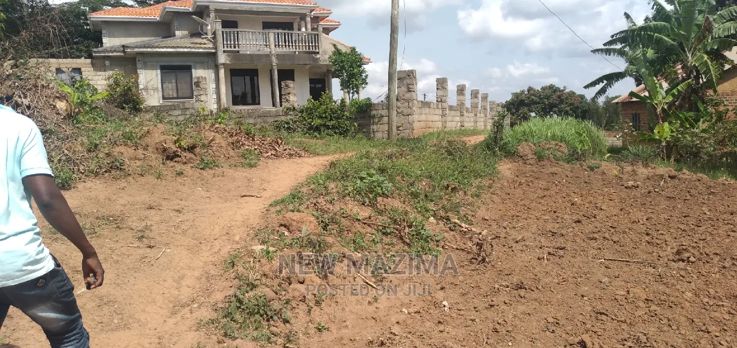 Half Acre With Clear Lakeview Is Quicksale in Bweya Kajjansi