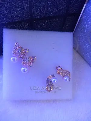 Simple Earpins Available