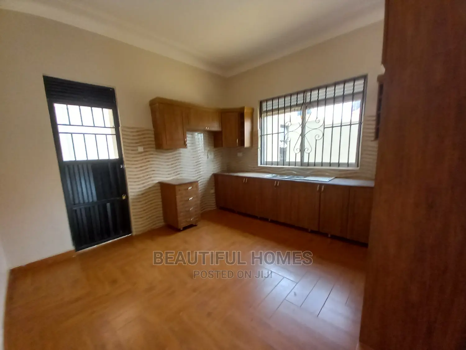 Furnished 4bdrm Bungalow in Kira Corporate for Sale