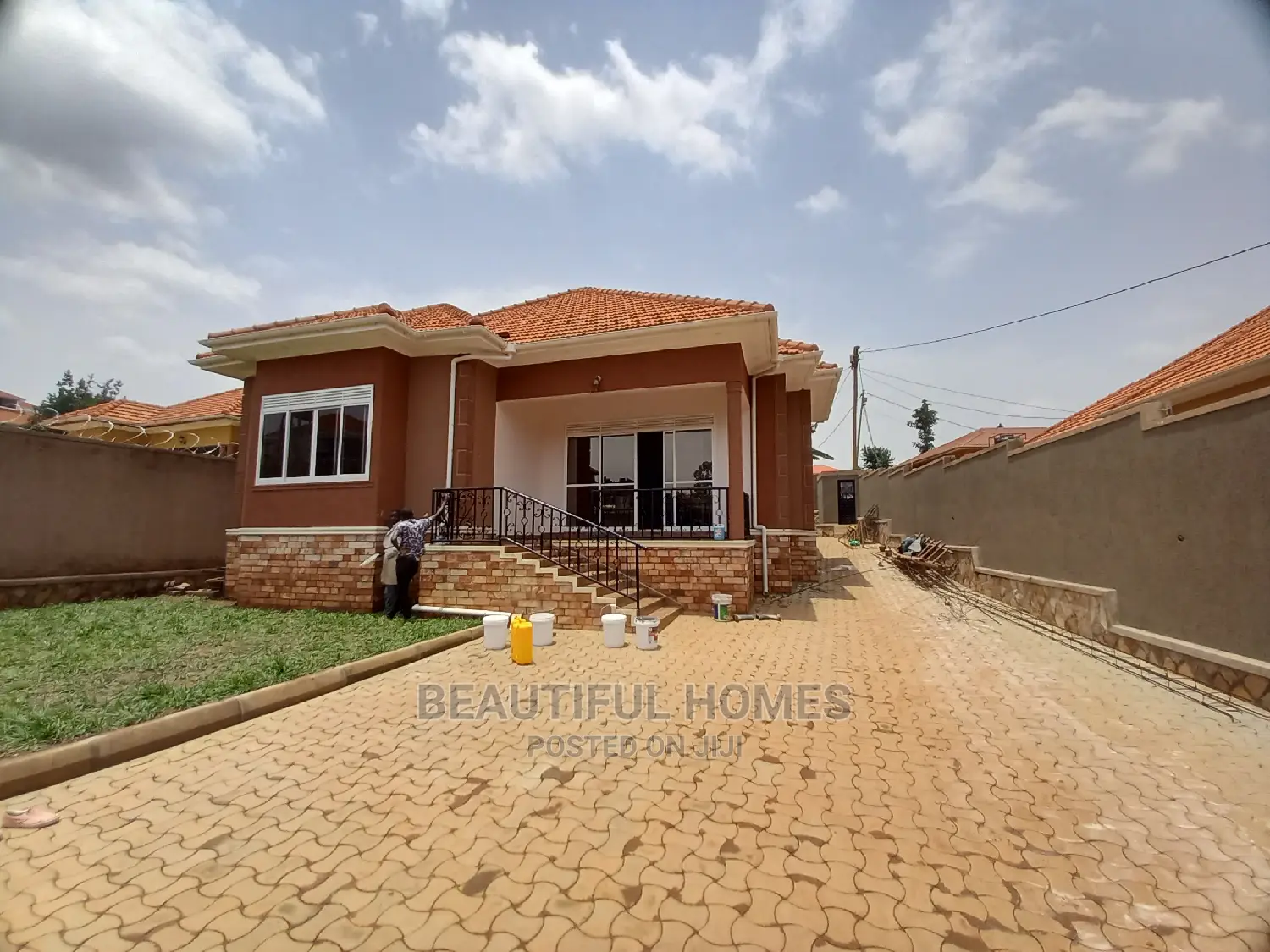 Furnished 4bdrm Bungalow in Kira Corporate for Sale