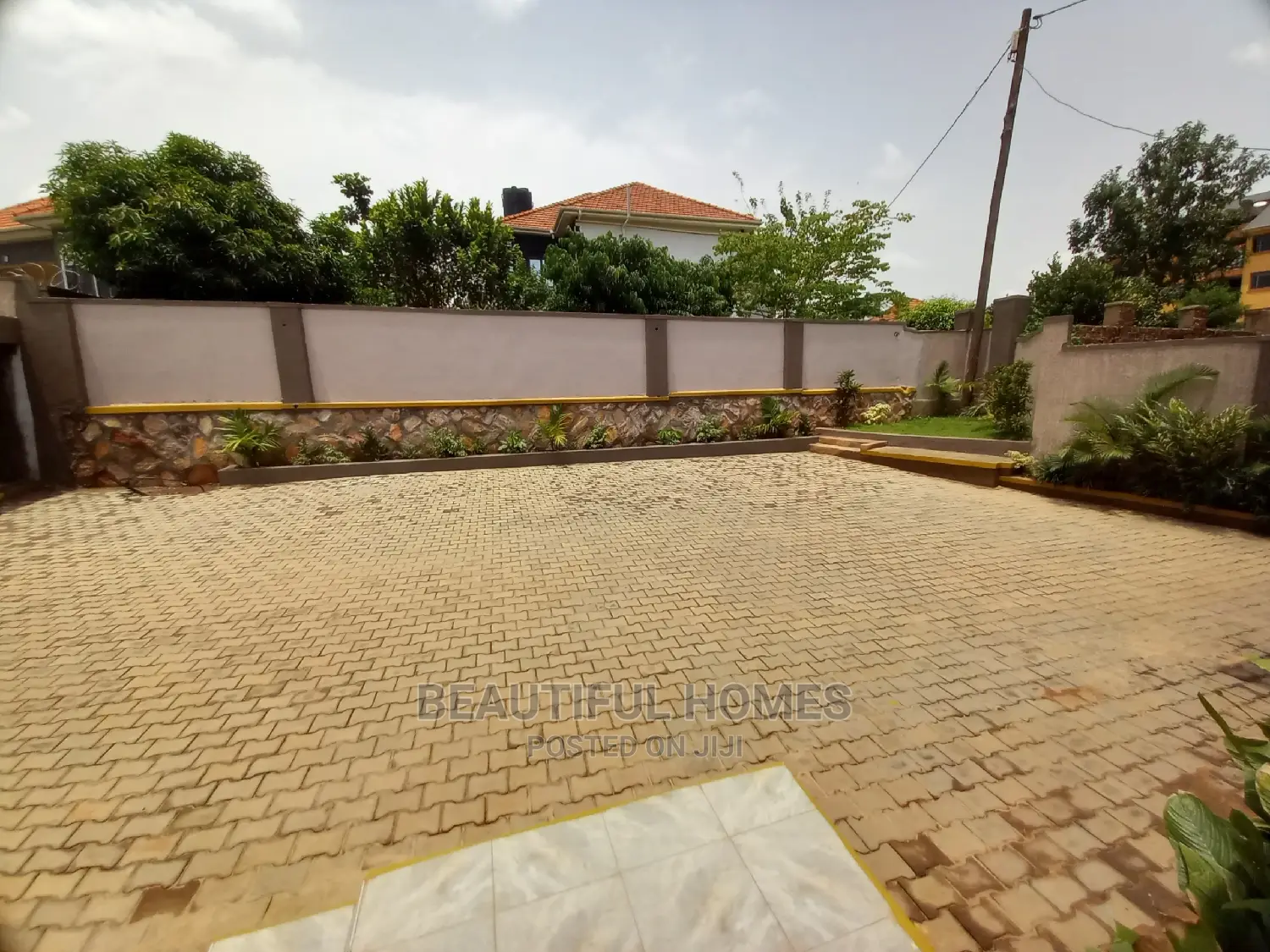 Furnished 4bdrm House in Kira Gated Estate for Sale