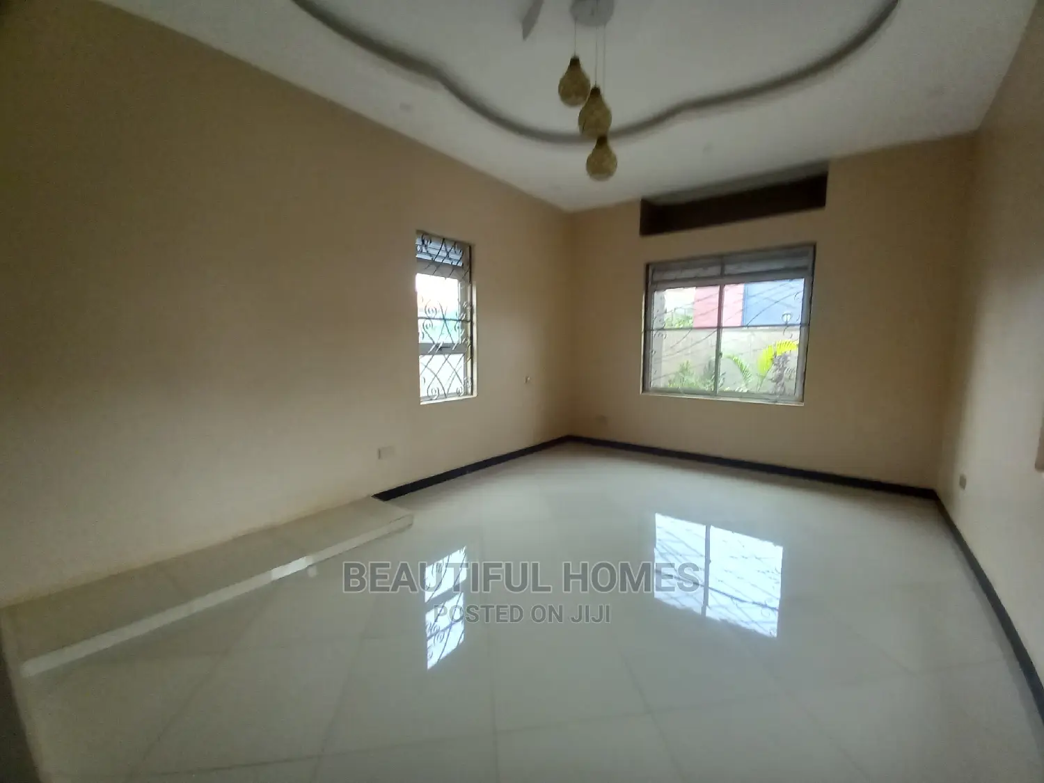 Furnished 4bdrm Bungalow in Kira Wealthy Tarmack for Sale